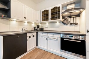 Réfrigérateur, four, plaque de cuisson, lave-vaisselle