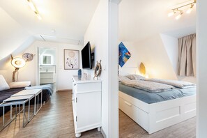 2 bedrooms, WiFi, bed sheets - Apartment "3-Room Holiday Flat 3 Oberdeck" with Sea View, Private Terrace & Wi-Fi (Cuxhaven)