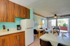 Interior - Near Malls, Beaches & Honolulu Zoo: Colorful Condo (Honolulu)