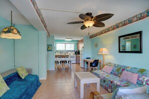 Interior - Near Malls, Beaches & Honolulu Zoo: Colorful Condo (Honolulu)
