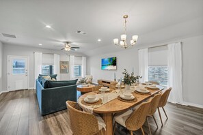 Dining - Modern 4BR/2BA Home Near Airport, London HS & Local Businesses<br>Welcome to this newly built, professionally designed 4-bedroom, 2-bath home in Corpus Christi—perfect for business travelers, families, and groups of up to 8 guests. Enjoy a bright ope (Corpus Christi)