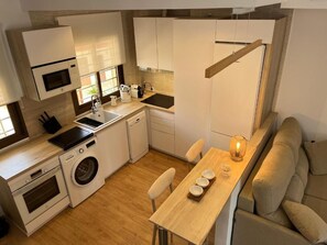 Private kitchen - Duplex with private terrace and parking 15 minutes from Seville (Dos Hermanas)