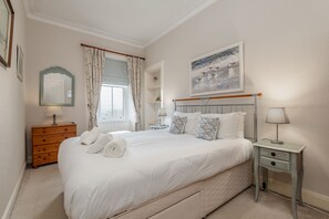 Iron/ironing board, free WiFi, bed sheets - Ampersand | Elie High Street (Elie)
