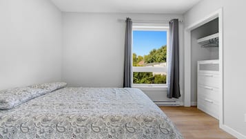 1 bedroom, internet, bed sheets