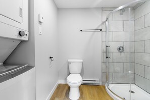 Towels, toilet paper - brand new downtown unit#10 (Gatineau)