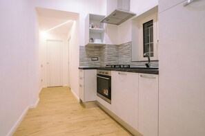 Coffee/tea maker, fridge, oven, stovetop - Song House Apartment Historic Center Naples (Napoli)