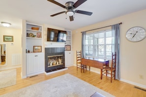 House (2 Bedrooms) | Interior - 10 Mi to Gsmnp: Scenic Lake in the Sky Retreat! (Tallassee)