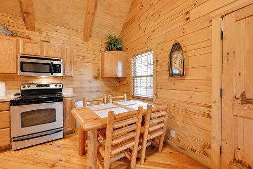 Cabin Along Rough River! Views, Fire Pit & Grill