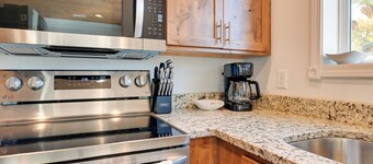 6 Mi to Rough River Lake! Waterfront Home w/ Deck