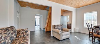 6 Mi to Rough River Lake! Waterfront Home w/ Deck