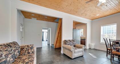 6 Mi to Rough River Lake! Waterfront Home w/ Deck