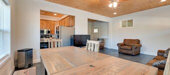 Riverfront Family Escape in Falls of Rough!