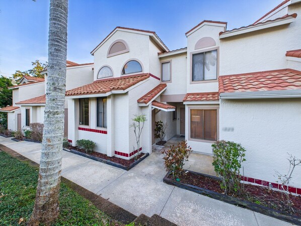 Exterior - Golf, Dining, and Adventure  Awaits  🚀 (Titusville)