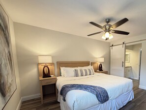 Iron/ironing board, travel cot, free WiFi, bed sheets - Golf, Dining, and Adventure Awaits 🚀 (Titusville)