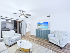 Smart TV - Golf, Dining, and Adventure  Awaits  🚀 (Titusville)