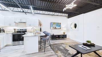 Refrigerador, microondas, horno y parrilla de estufa