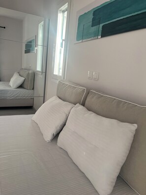 2 bedrooms, iron/ironing board, Internet, bed sheets - Minimal Blue Apartment with Sunset View in Paros (Paros)