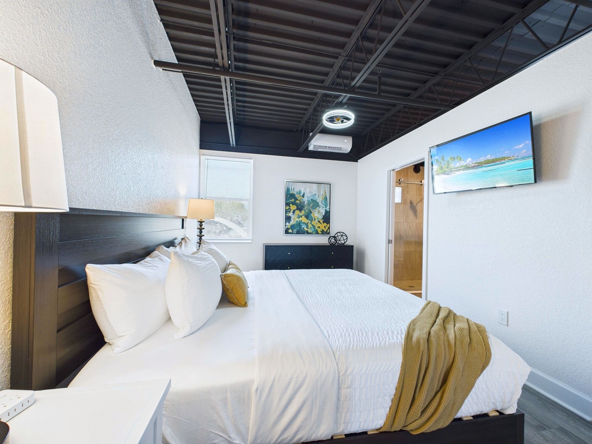 Iron/ironing board, travel cot, free WiFi, bed sheets