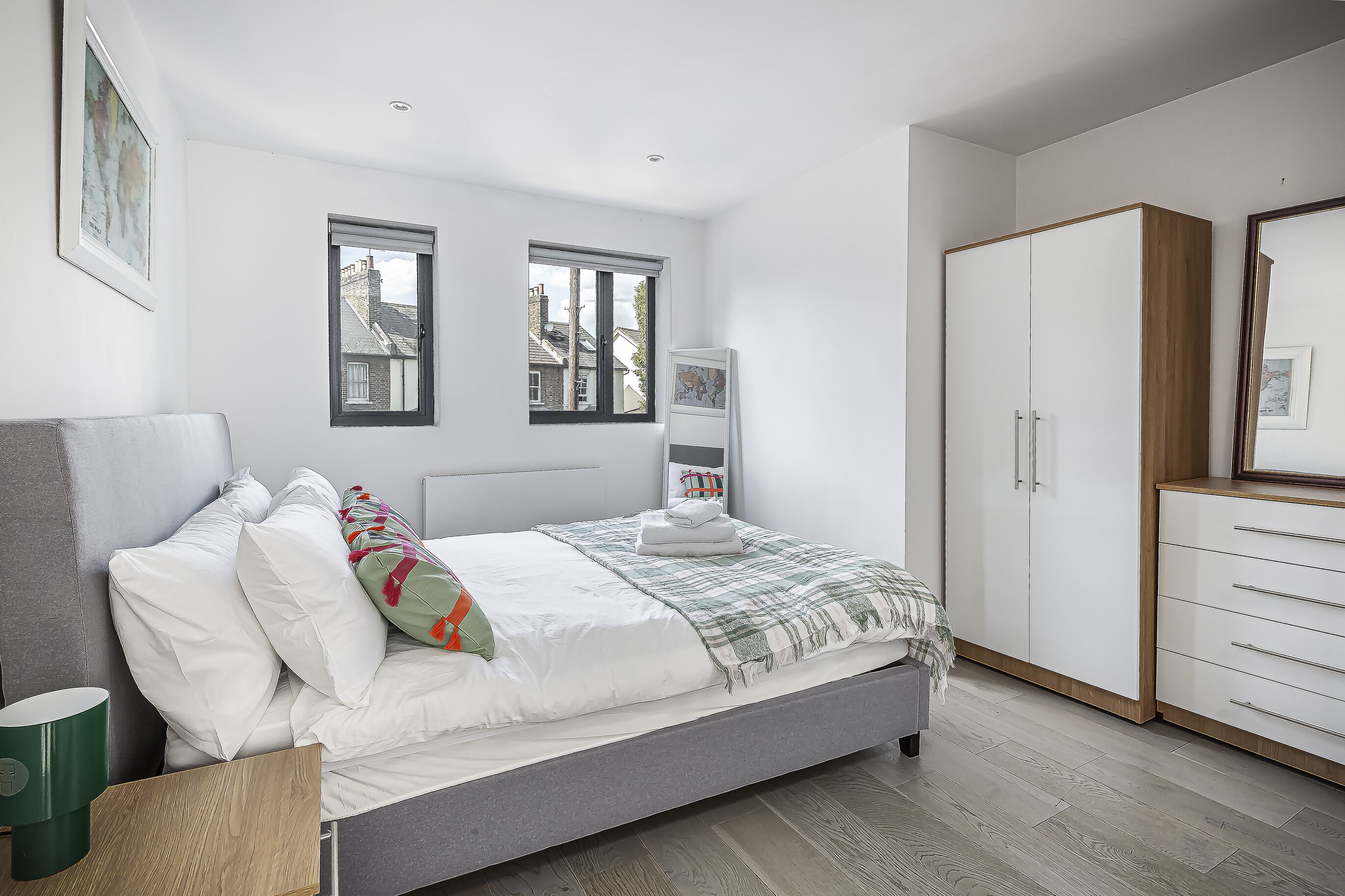 1 slaapkamer, een strijkplank/strijkijzer, gratis wifi, beddengoed