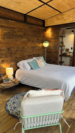 1 bedroom, internet, bed sheets