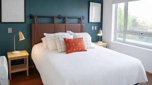 Room - Full apartment with parking, steps away from the subway (Las Condes)