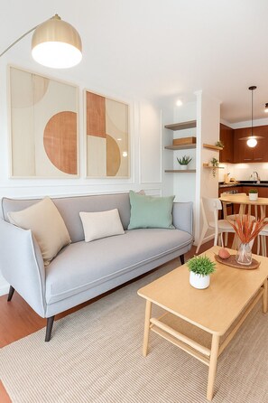 Living area - Full apartment with parking, steps away from the subway (Las Condes)
