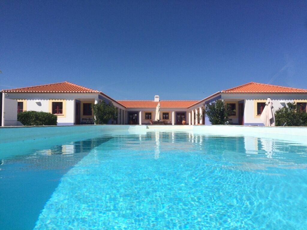 15 من حمّامات السباحة الخارجية