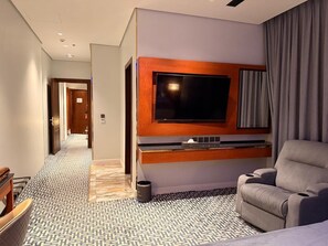 Executive Suite | In-room safe, blackout drapes, soundproofing, iron/ironing board - STwin Hotel (Abha)