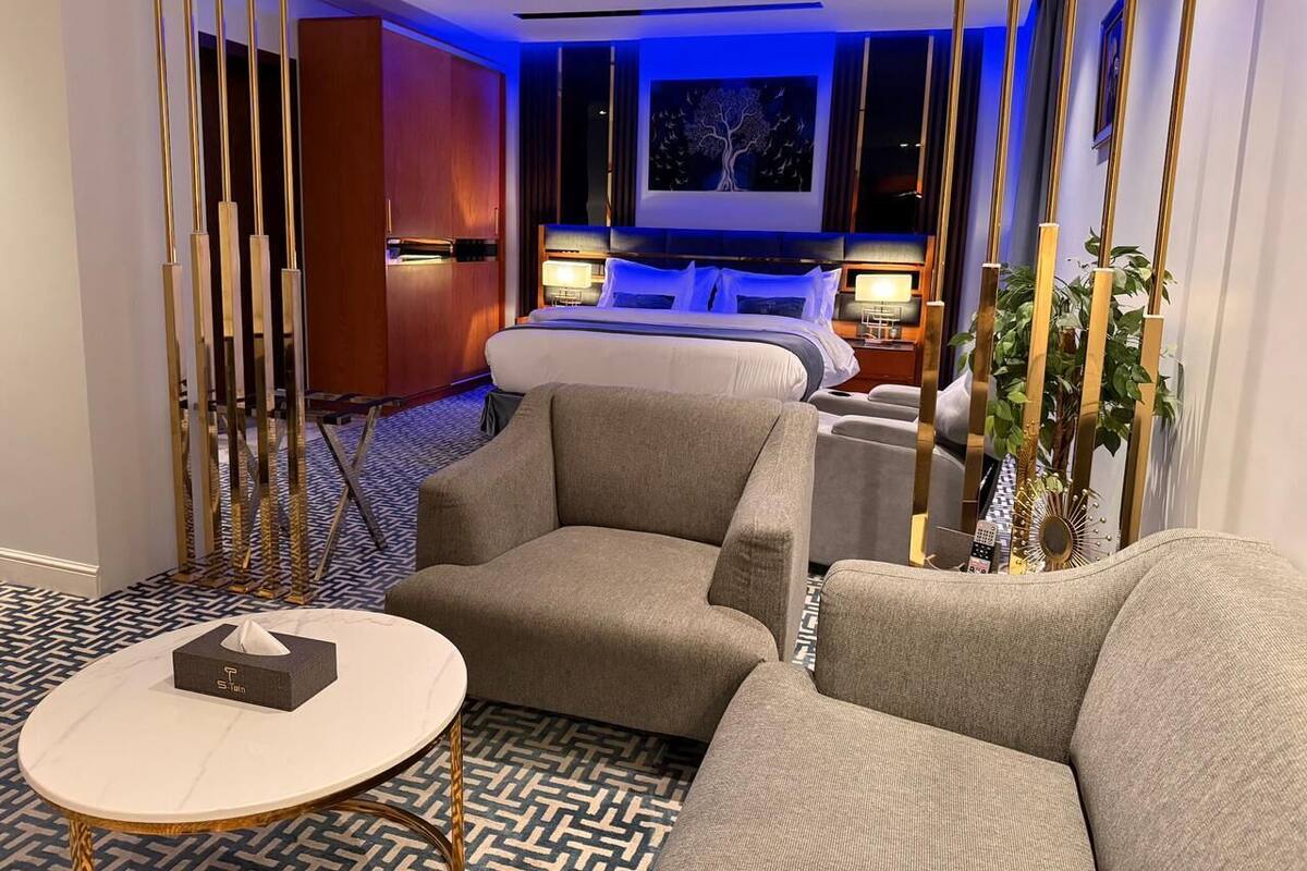 Junior Suite | In-room safe, blackout drapes, soundproofing, iron/ironing board