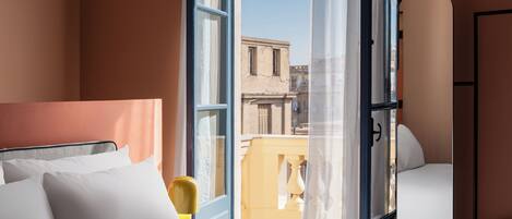 Appartement, 1 très grand lit, vue ville | Wi-Fi gratuit, draps fournis