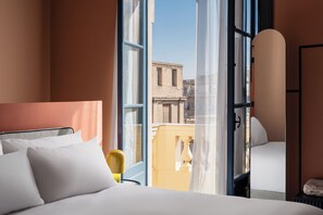 아파트, 킹사이즈침대 1개, 시내 전망 | 무료 WiFi, 침대 시트