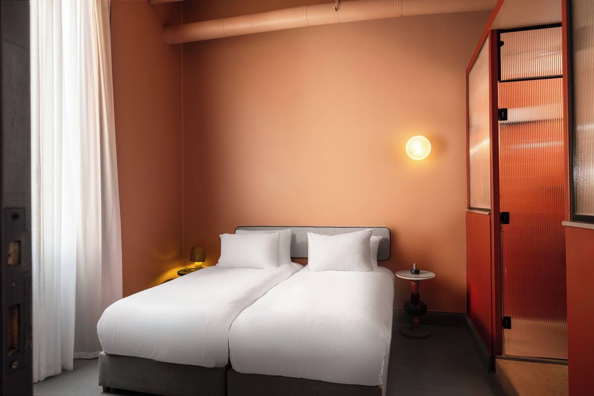 免费 WiFi、床单