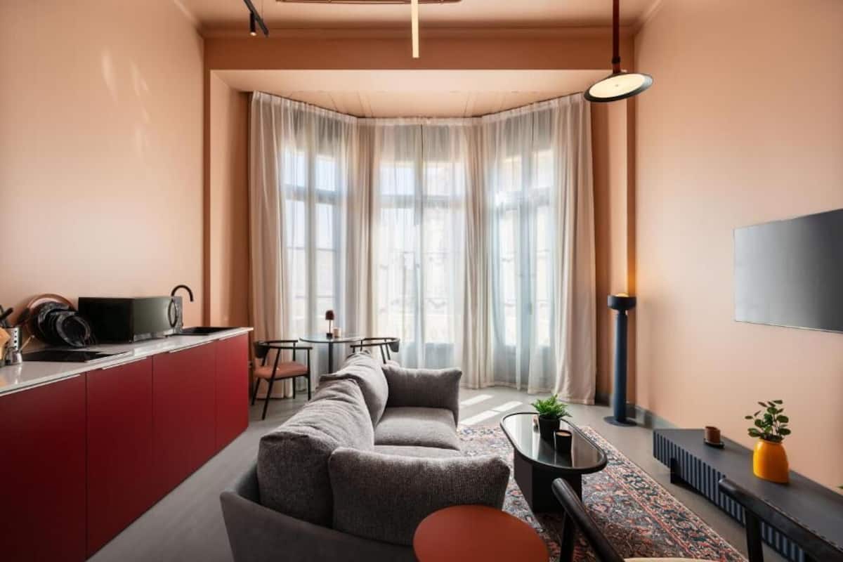 Economy Studio | Free WiFi