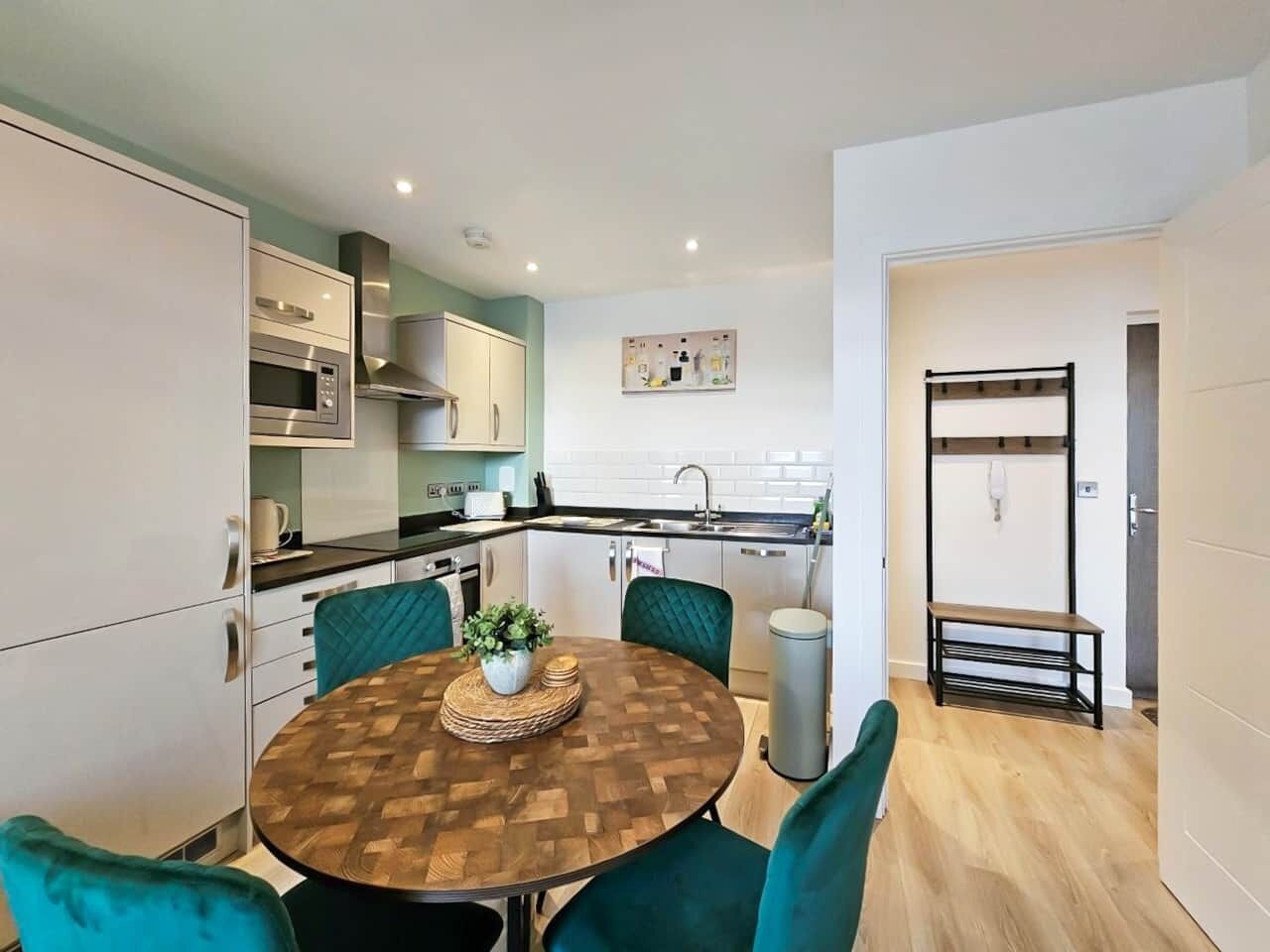 Frigorífic, microones, forn i placa de cuina 