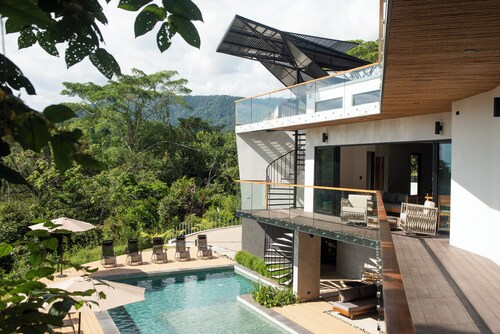 New Luxury Jungle Villa w/ Saltwater Pool, Rooftop & Ocean Views Near Uvita