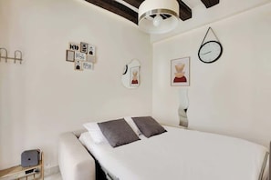 1 habitación, tabla de planchar con plancha y wifi