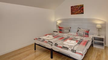 Deluxe Room | Hypo-allergenic bedding, iron/ironing board, free WiFi