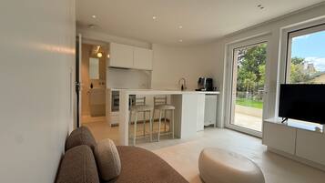 Rideaux occultants, chambres insonorisées, fer et planche à repasser