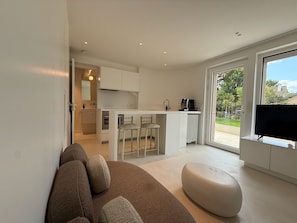 Appartement, aan tuin | Verduisterende gordijnen, geluiddichte muren