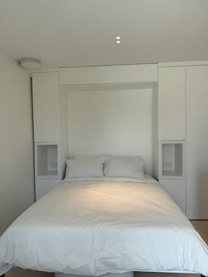 Appartement, aan tuin | Verduisterende gordijnen, geluiddichte muren