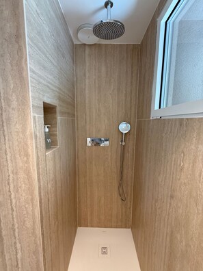 Apartment, Garden Area | Bathroom | Slippers, towels, soap, shampoo - Murmures - Saint Germain en Laye (Le Pecq)