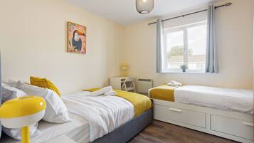 2 bedrooms, iron/ironing board, Internet, bed sheets