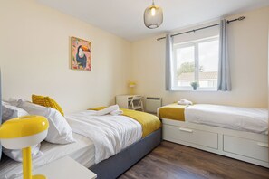 2 chambres, fer et planche à repasser, accès à Internet, literie fournie