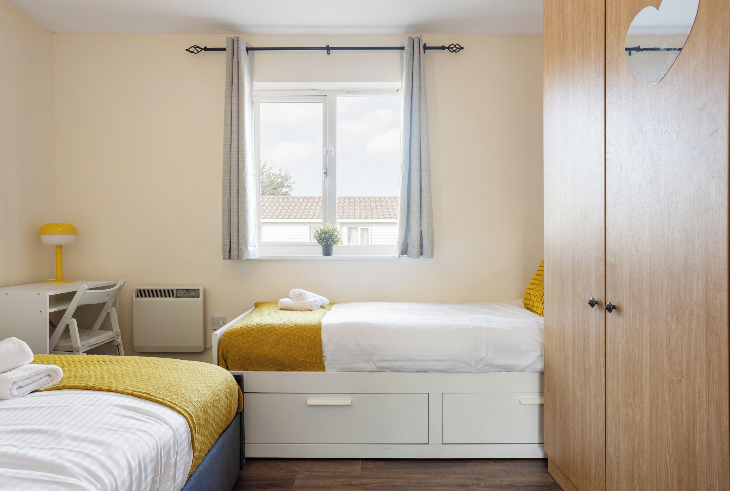2 bedrooms, iron/ironing board, Internet, bed sheets