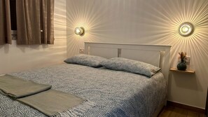 Ferros/tábuas de passar roupa, Wi-Fi de cortesia, roupa de cama
