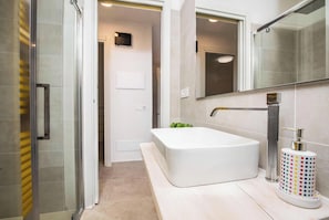 Family Apartment, Multiple Bedrooms (Aironi 34) | Bathroom | Shower, hair dryer, bidet, towels - Aironi 34 (Olbia)