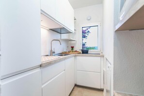 Refrigerador, placa de cocina, lavavajillas, cafetera/tetera