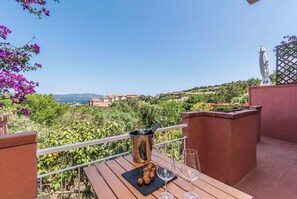 Outdoor dining - Aironi 34 (Olbia)