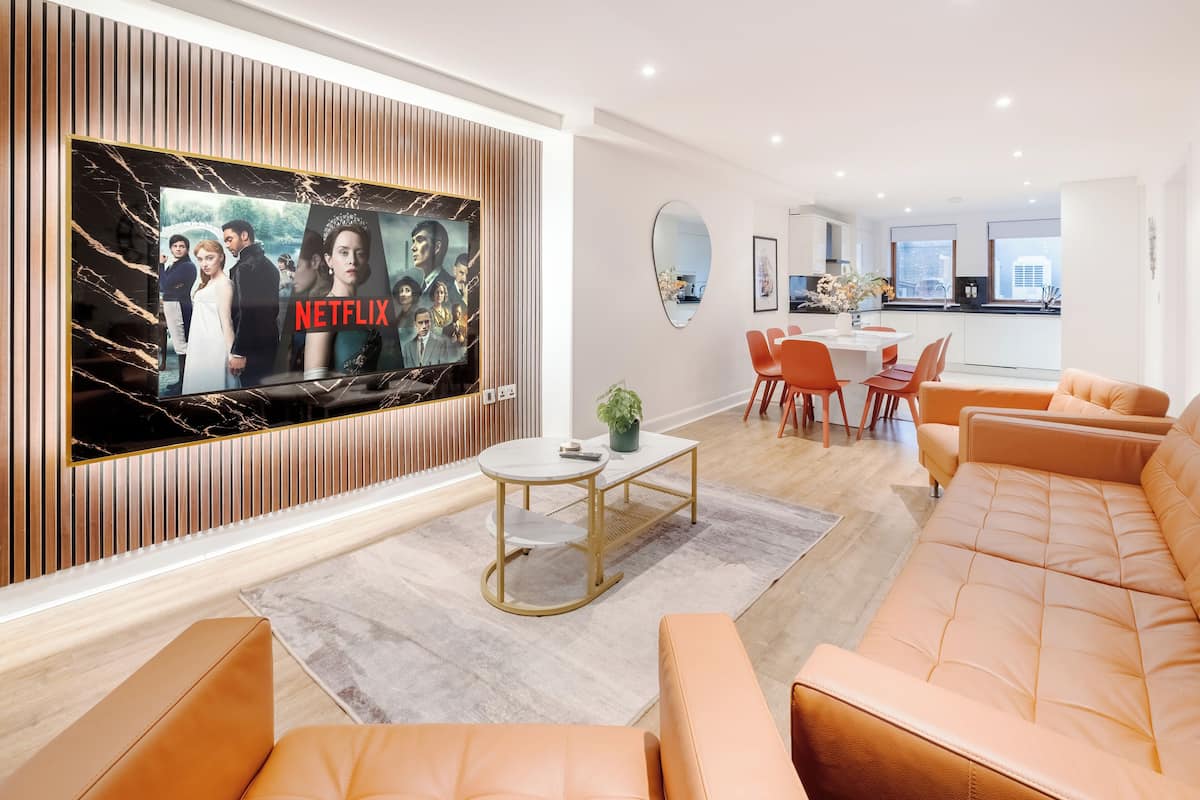 Superior-huoneisto, 3 makuuhuonetta, ilmastointi | Olohuone | Älytelevisio, Netflix, Hulu, suoratoistopalvelut