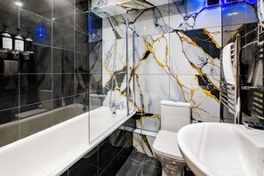 Appartamento Premium, 3 camere da letto, aria condizionata | Bagno | Articoli per l'igiene personale ecosostenibili, asciugacapelli, bidet